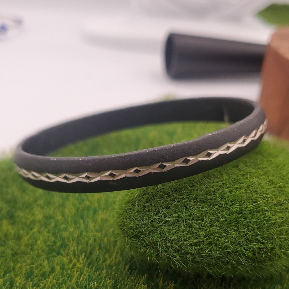 Black Lightning Tracks Bangle Bracelet B3325
